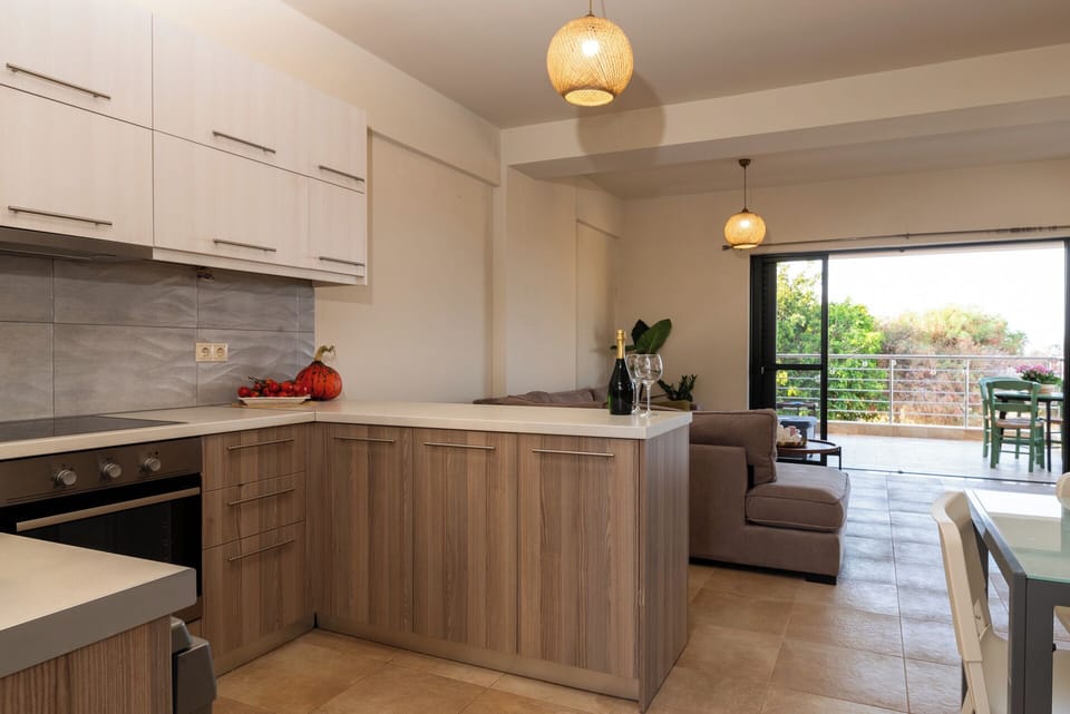 Superior Villa, Sea View | Private kitchen | Electric kettle, toaster