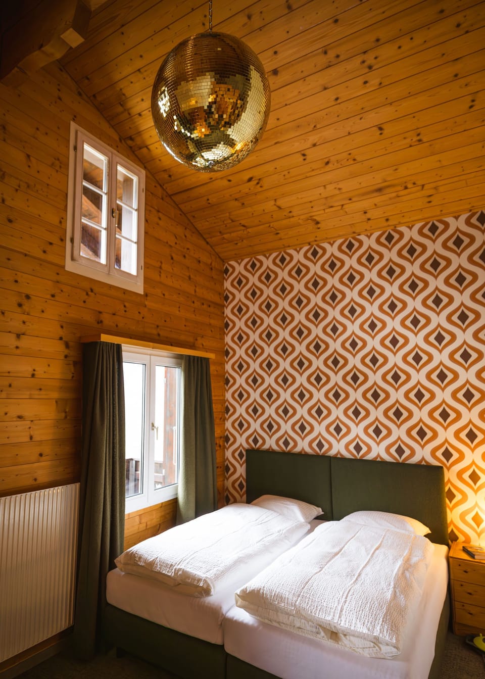 Peace and Love Lounge | Hypo-allergenic bedding, free WiFi, bed sheets