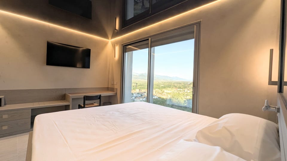Design Double or Twin Room, 1 Bedroom, Balcony, Valley View | In-room safe, individually furnished, desk, laptop workspace