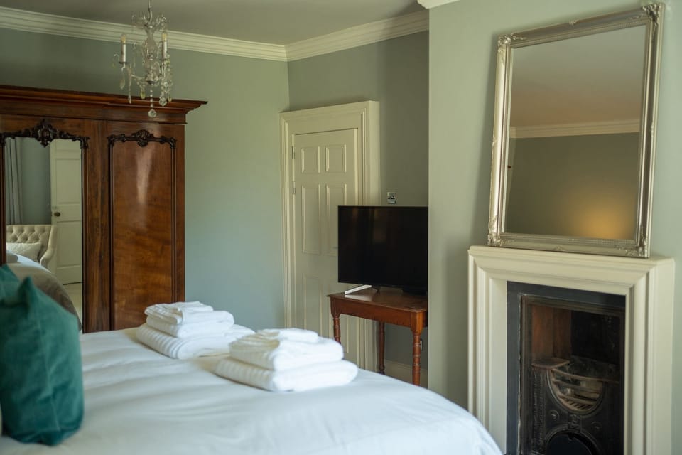 Egyptian cotton sheets, premium bedding, pillowtop beds