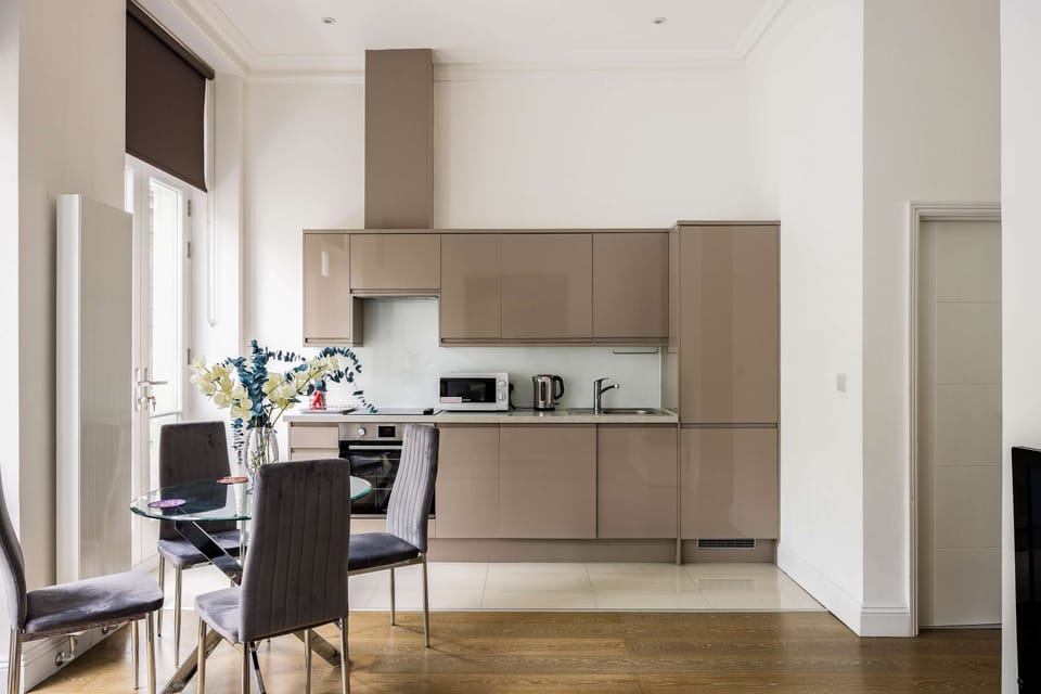 House | 2 bedrooms, desk, Internet