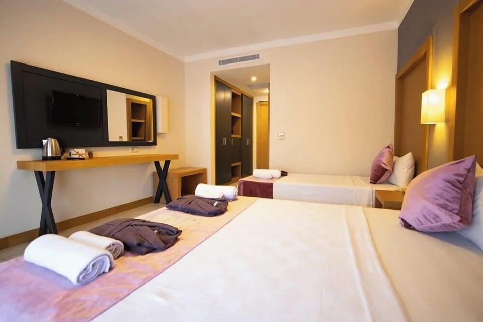In-room safe, WiFi (free), bed sheets