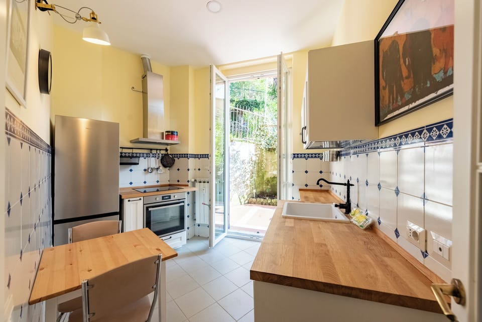 Apartment, 1 Double Bed with Sofa bed, Patio | Private kitchen | Dining tables