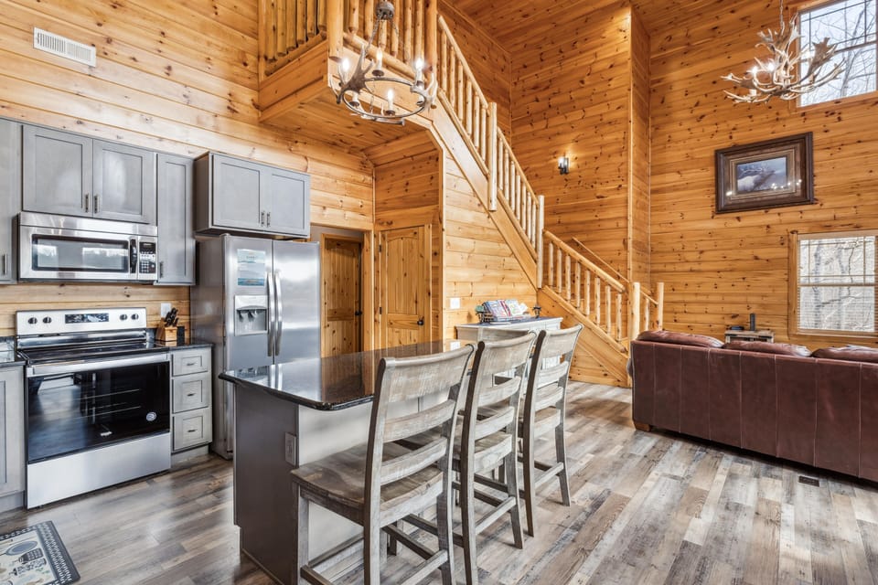 Cabin, 4 Bedrooms | Interior