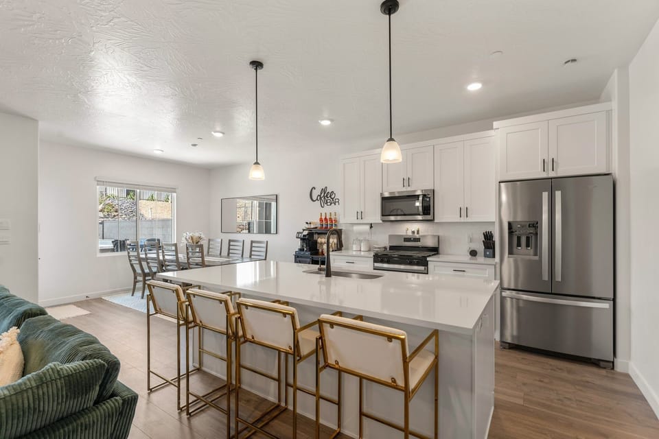 Townhome, 4 Bedrooms | Private kitchen | Coffee/tea maker, fridge, oven, toaster