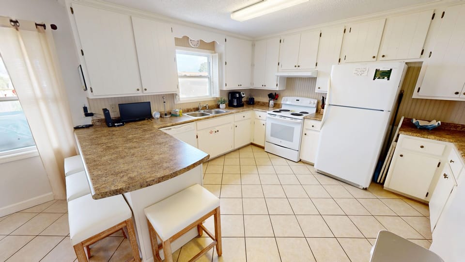 House, 5 Bedrooms | Private kitchen | Coffee/tea maker, fridge, oven, toaster