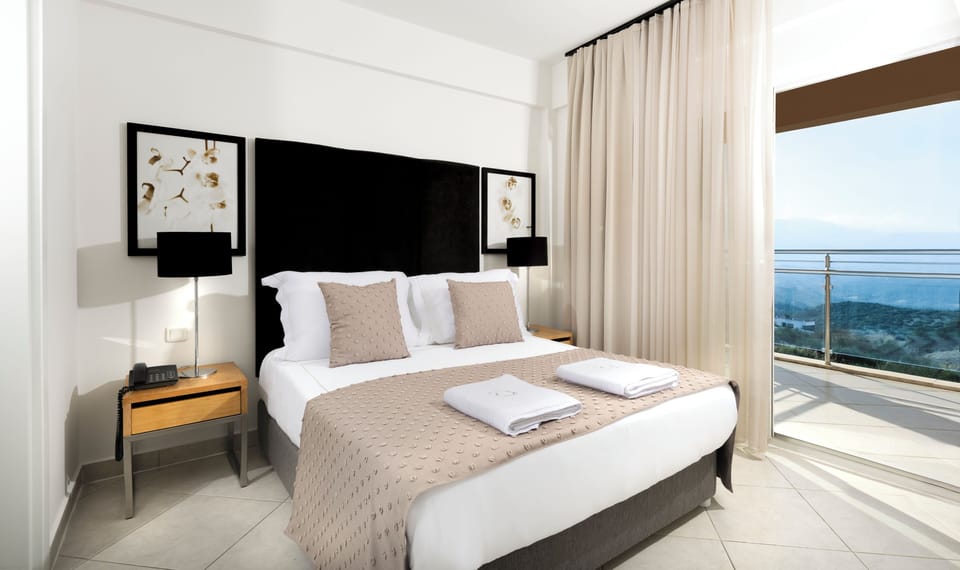 In-room safe, soundproofing, iron/ironing board, free WiFi