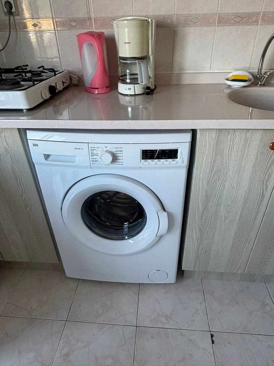Family Apartment, Balcony | Private kitchen | Mini-fridge, stovetop