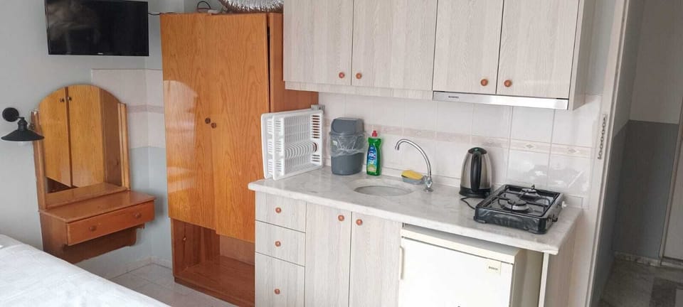 Family Apartment, Balcony | Private kitchen | Mini-fridge, stovetop