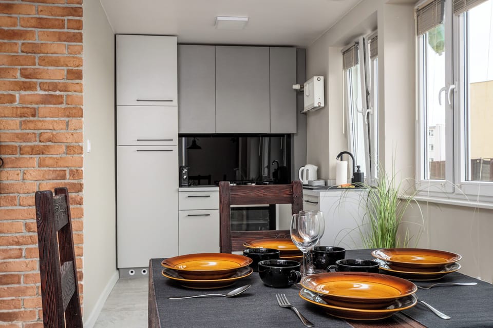 Apartment, Balcony, City View (94) | Private kitchen | Fridge, stovetop, electric kettle, cookware/dishes/utensils