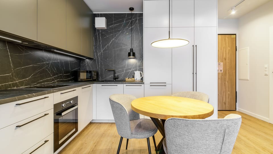 Deluxe Apartment, 1 Bedroom, Kitchenette, City View | In-room dining