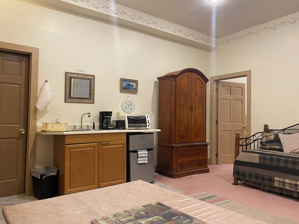Ironwood Suite | Private kitchen | Shared fridge, microwave