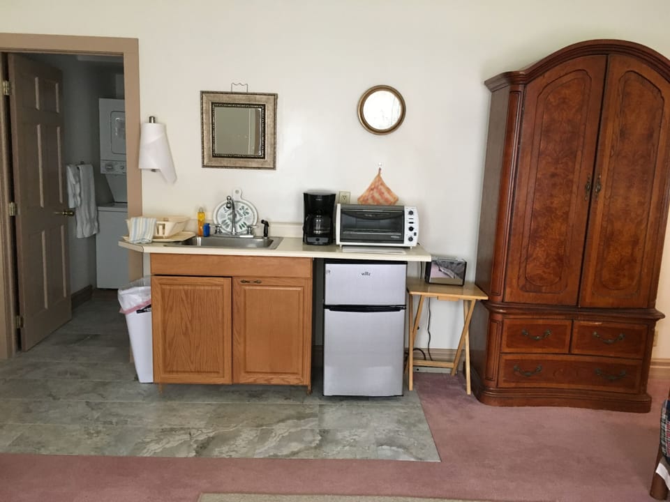 Ironwood Suite | Private kitchen | Shared fridge, microwave