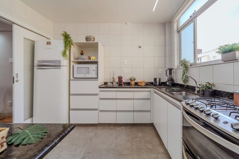 Apartment | Private kitchen | Cookware/dishes/utensils, dining tables