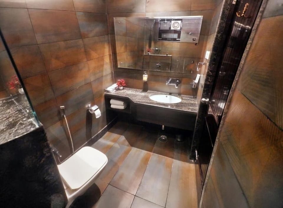 Luxury Suite, Balcony, City View | Bathroom | Bathtub, free toiletries, hair dryer, slippers