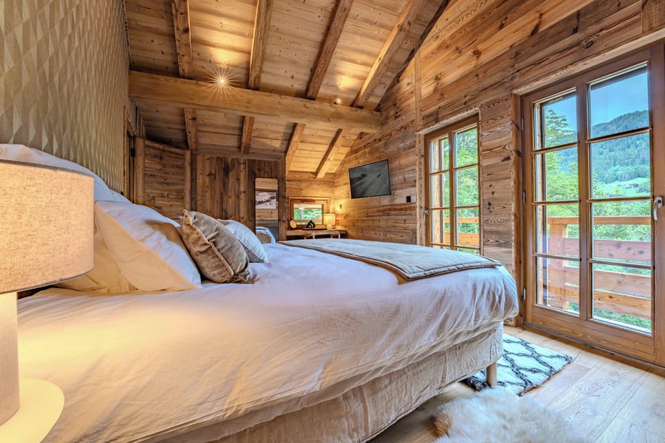 Luxury Chalet, Park View | Blackout drapes, iron/ironing board, free cribs/infant beds, free WiFi