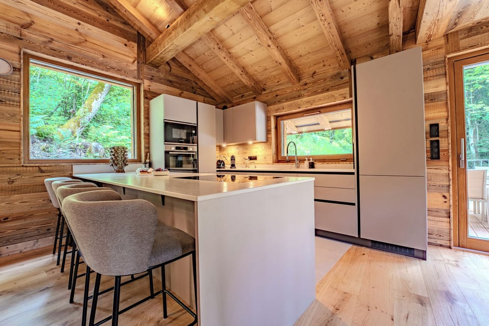 Luxury Chalet, Park View | Private kitchen | Full-size fridge, microwave, oven, stovetop