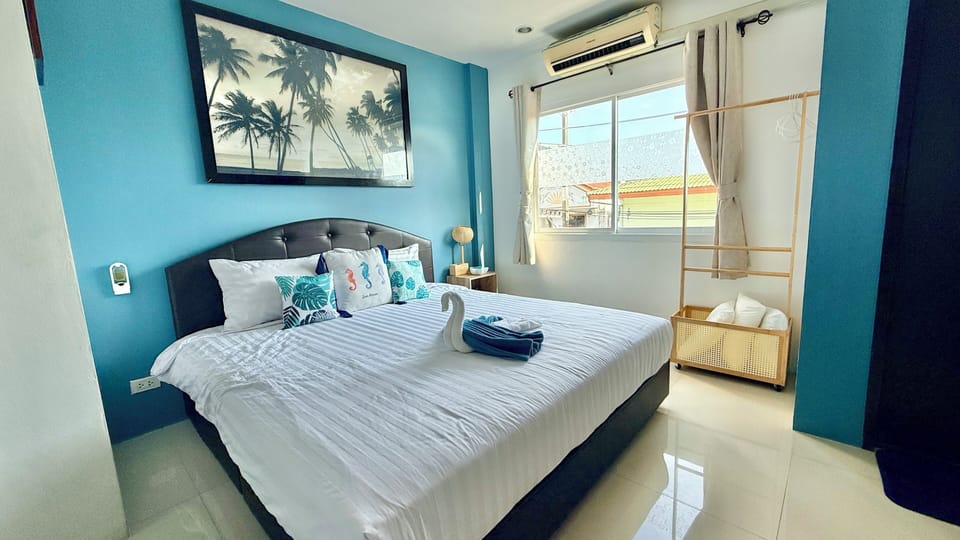 Business Room, 2 Bedrooms | Desk, laptop workspace, free WiFi, bed sheets