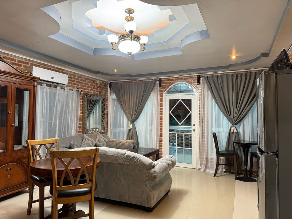 Comfort Suite, Sea View | Living area