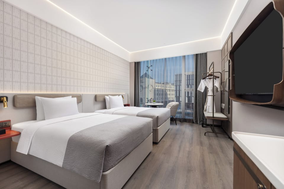 Grand Twin Room | Down comforters, minibar (free items), WiFi (free), bed sheets