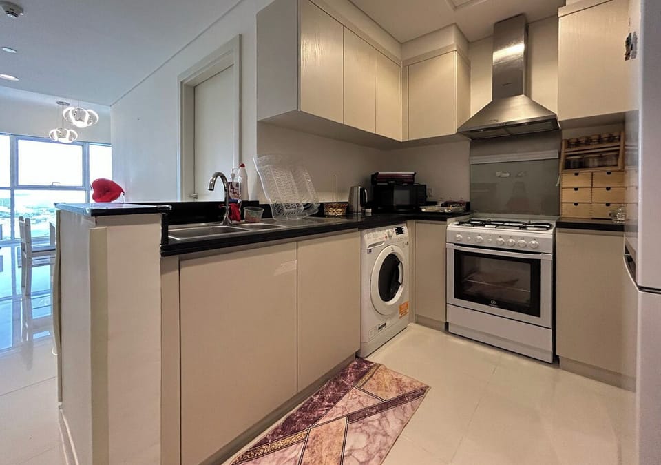 Comfort Apartment, 1 Bedroom, Golf View | Private kitchen | Fridge, microwave, oven, stovetop