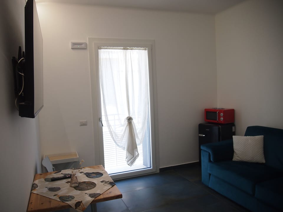 Junior Suite, Partial Sea View | Living area