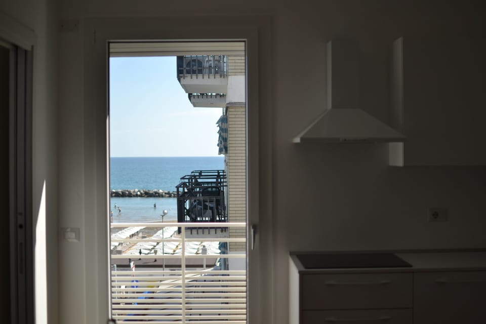 Superior Suite, Sea View (City view) | Living area