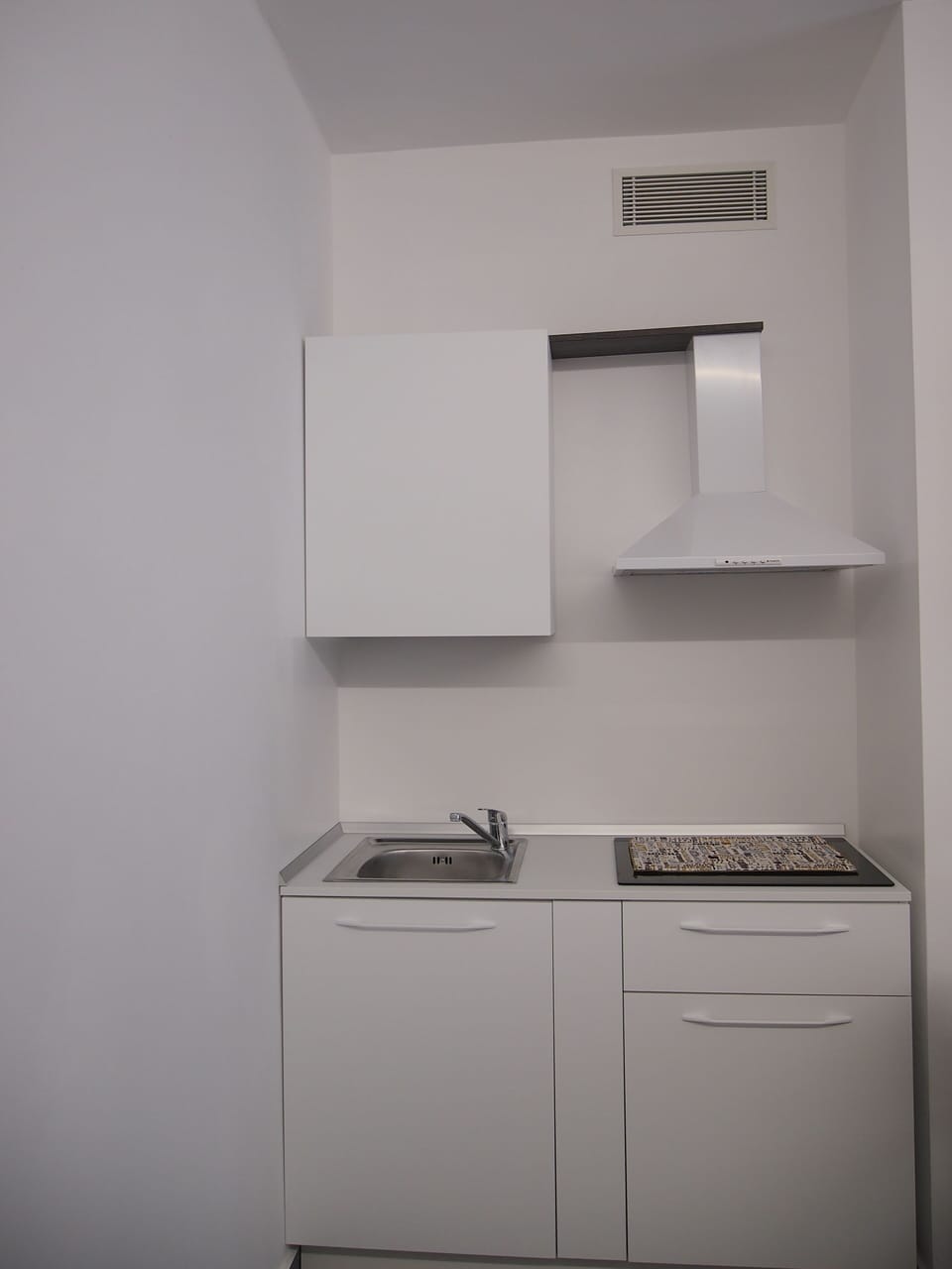 Junior Suite | Private kitchen | Mini-fridge, highchair