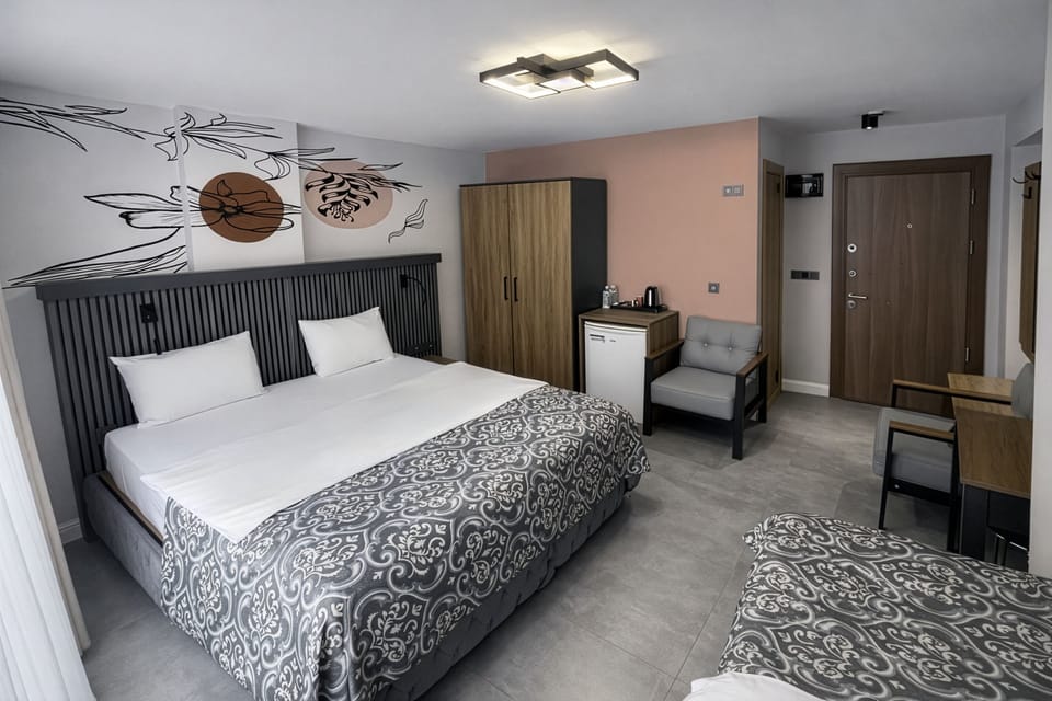 Family Triple Room | Hypo-allergenic bedding, Tempur-Pedic beds, soundproofing, free WiFi