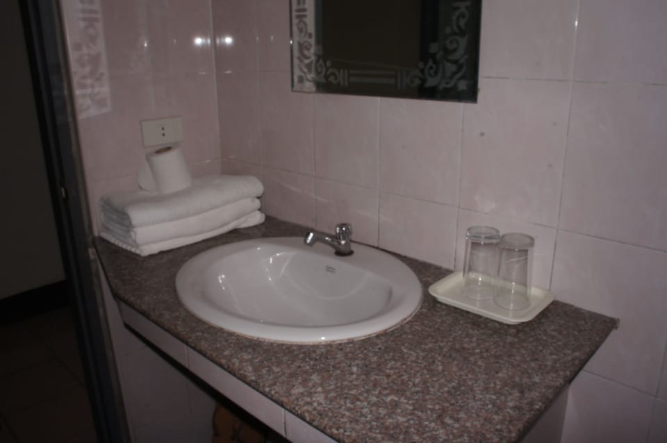 Bathroom sink