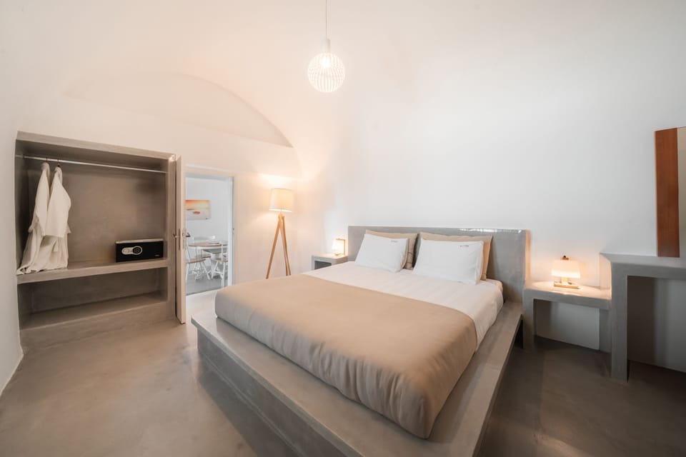 Honeymoon Suite (Perseus) | 1 bedroom, minibar, in-room safe, soundproofing