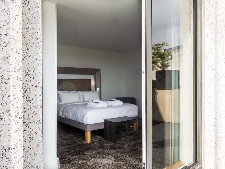 Executive Room, 1 Double Bed, Terrace | Premium bedding, pillowtop beds, minibar, in-room safe