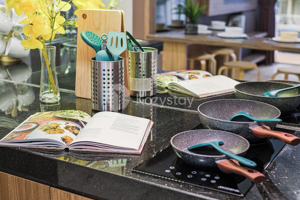 Apartment, 3 Bedrooms, City View | Private kitchen | Full-size fridge, microwave, stovetop, rice cooker