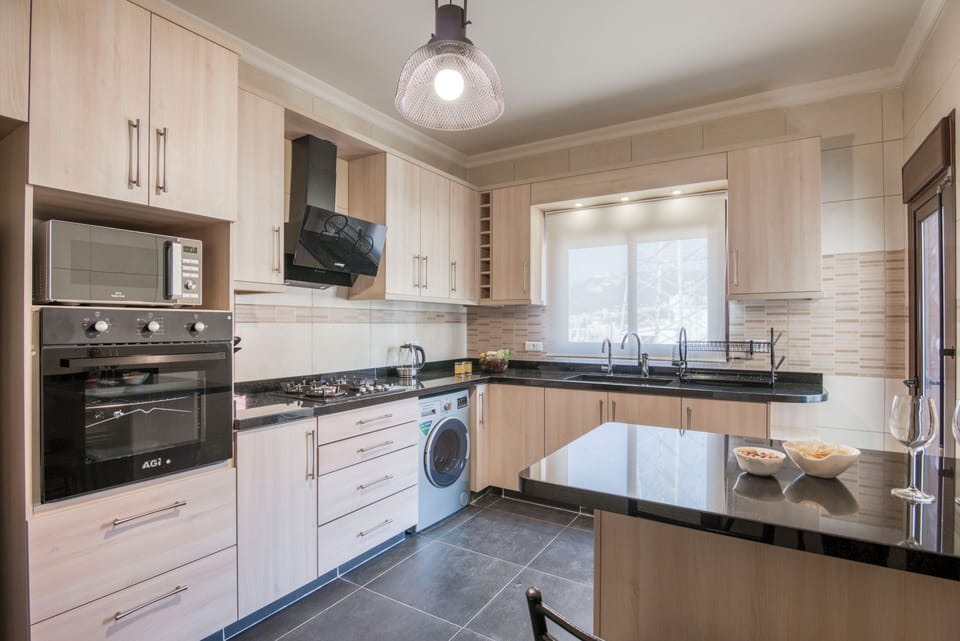 Apartment, 3 Bedrooms, Kitchen, City View | Private kitchen | Full-size fridge, microwave, oven, stovetop