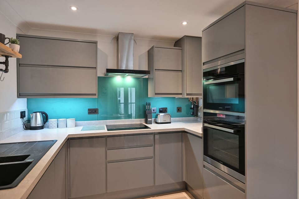 Apartment, 2 Bedrooms | Private kitchen | Full-size fridge, microwave, oven, stovetop