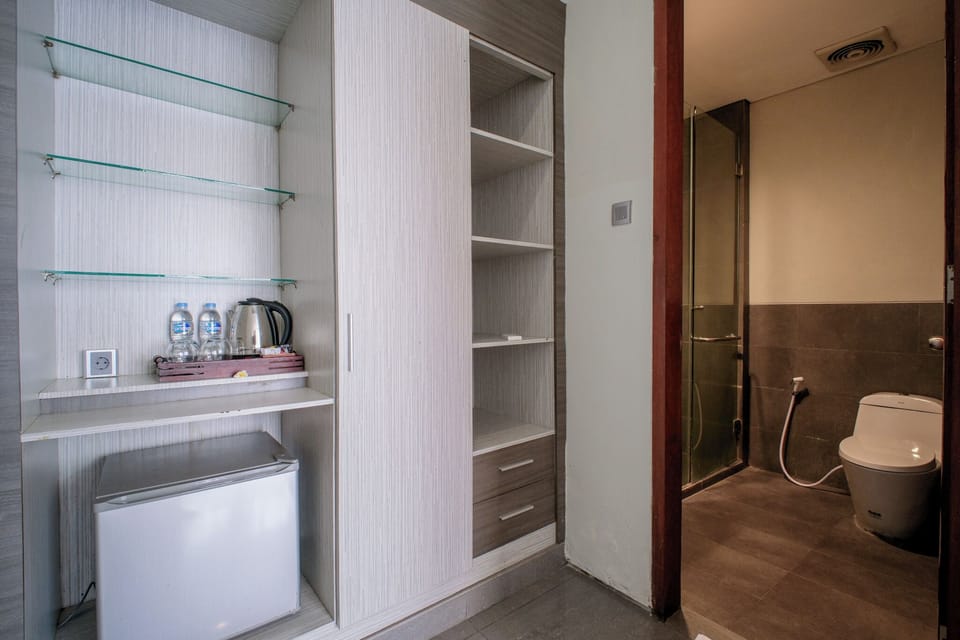 Shower, free toiletries, hair dryer, slippers