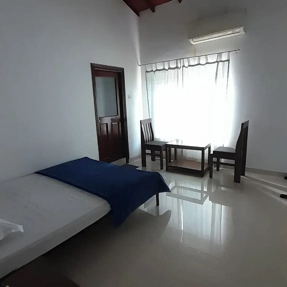 Deluxe Double Room | Laptop workspace