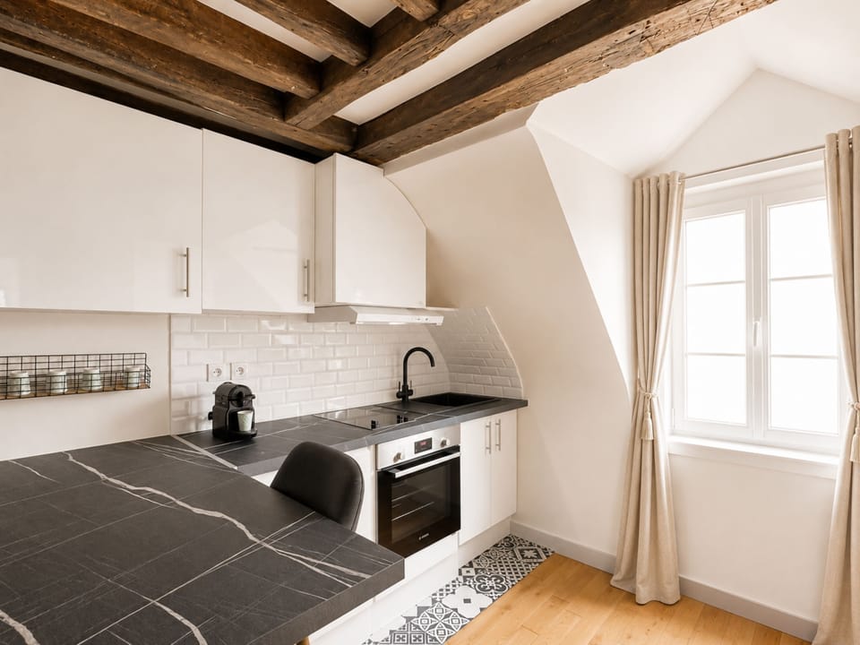 Apartment, Courtyard View | Private kitchen | Espresso maker, electric kettle