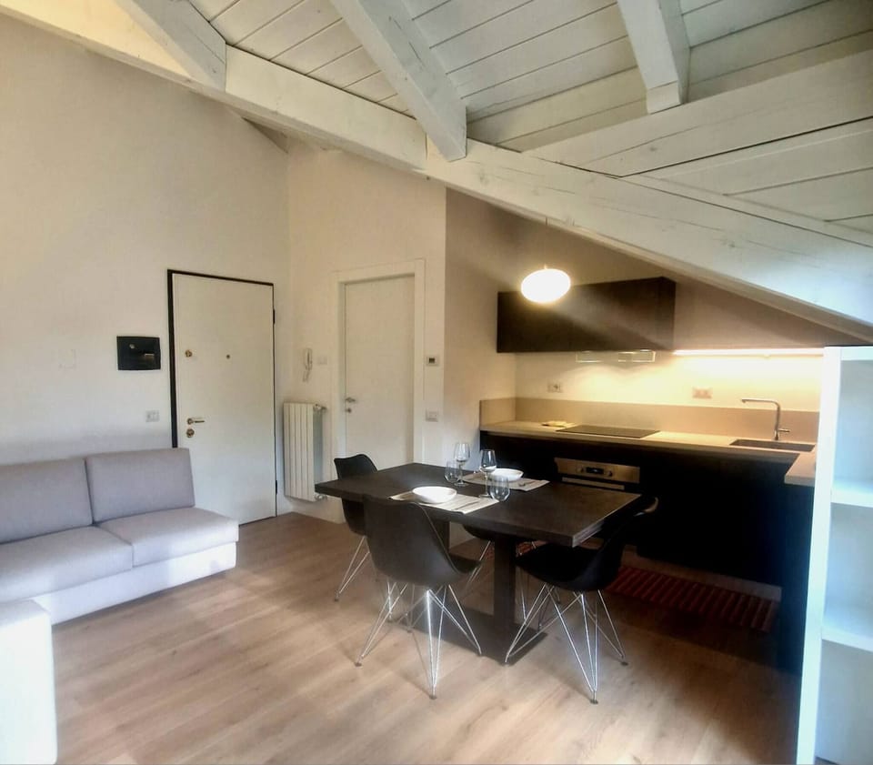 Apartment, 1 Bedroom, Accessible, Smoking | Living room