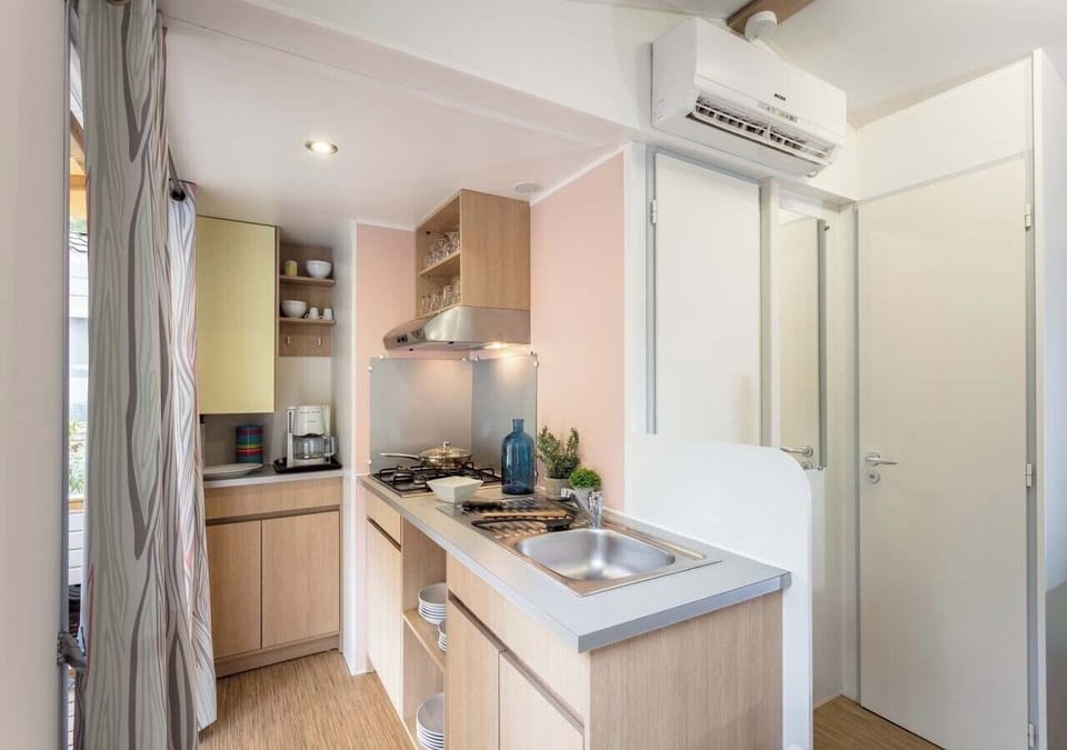 Comfort Mobile Home, 3 Bedrooms | Private kitchen | Coffee/tea maker, microwave