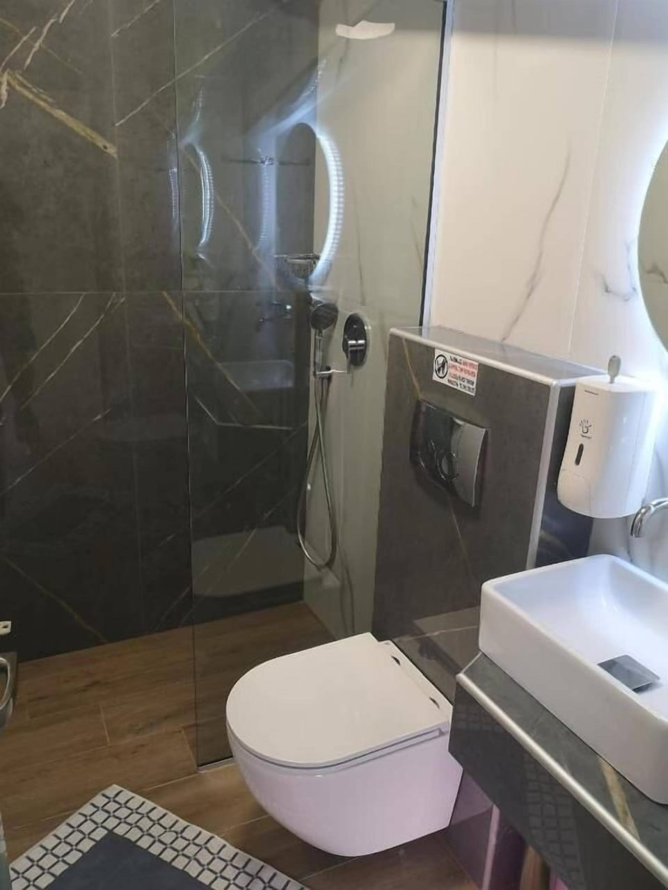 Villa, Courtyard View | Bathroom | Shower, free toiletries, hair dryer, towels