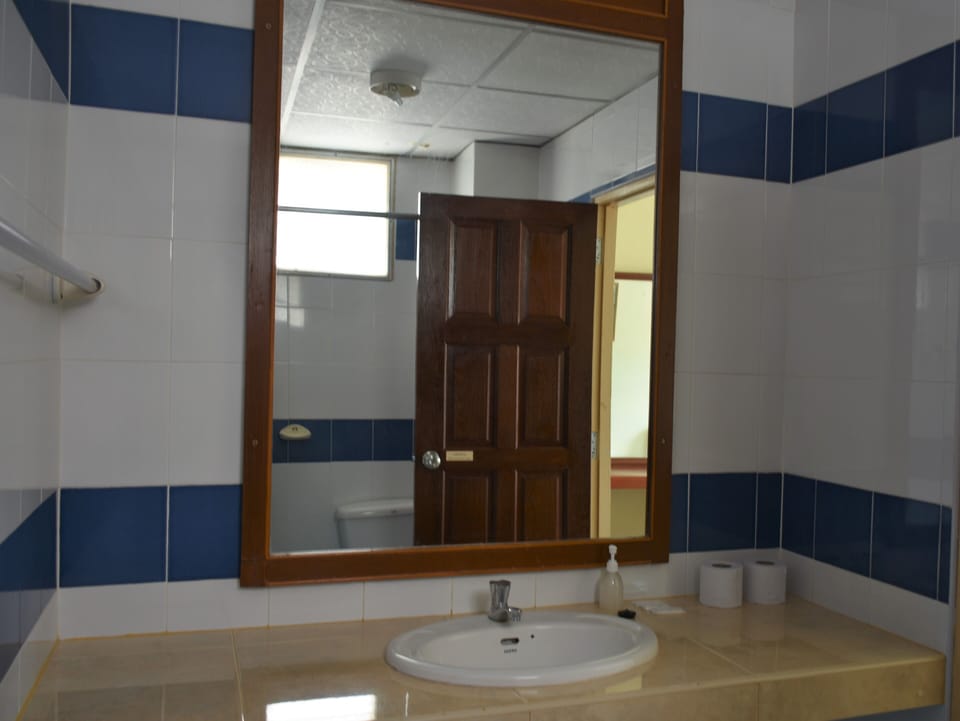 Standard Double or Twin Room | Bathroom sink