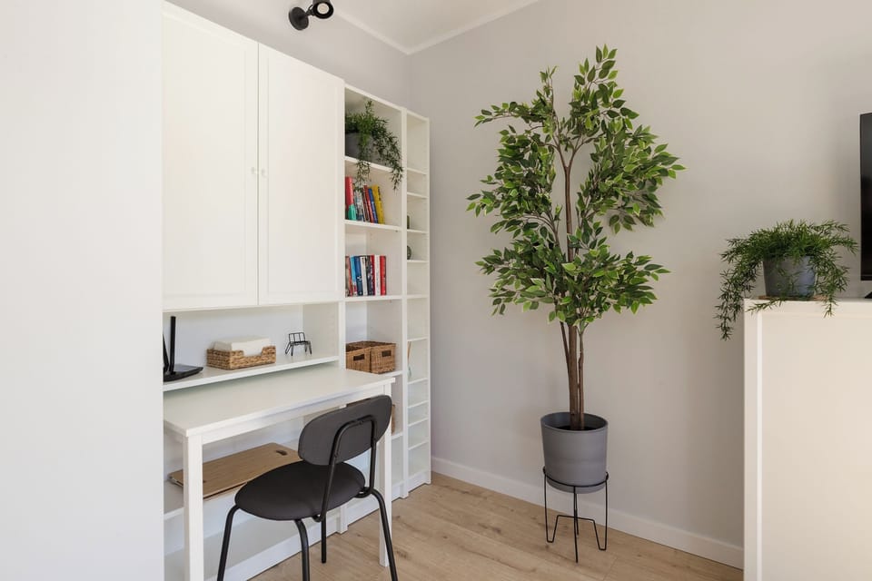 Iron/ironing board, WiFi (free)