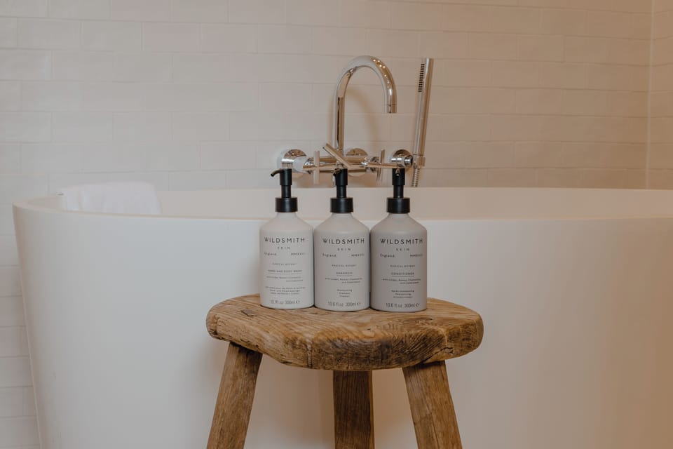 Room (Large Guest Room) | Bathroom amenities | Designer toiletries, hair dryer, bathrobes, slippers