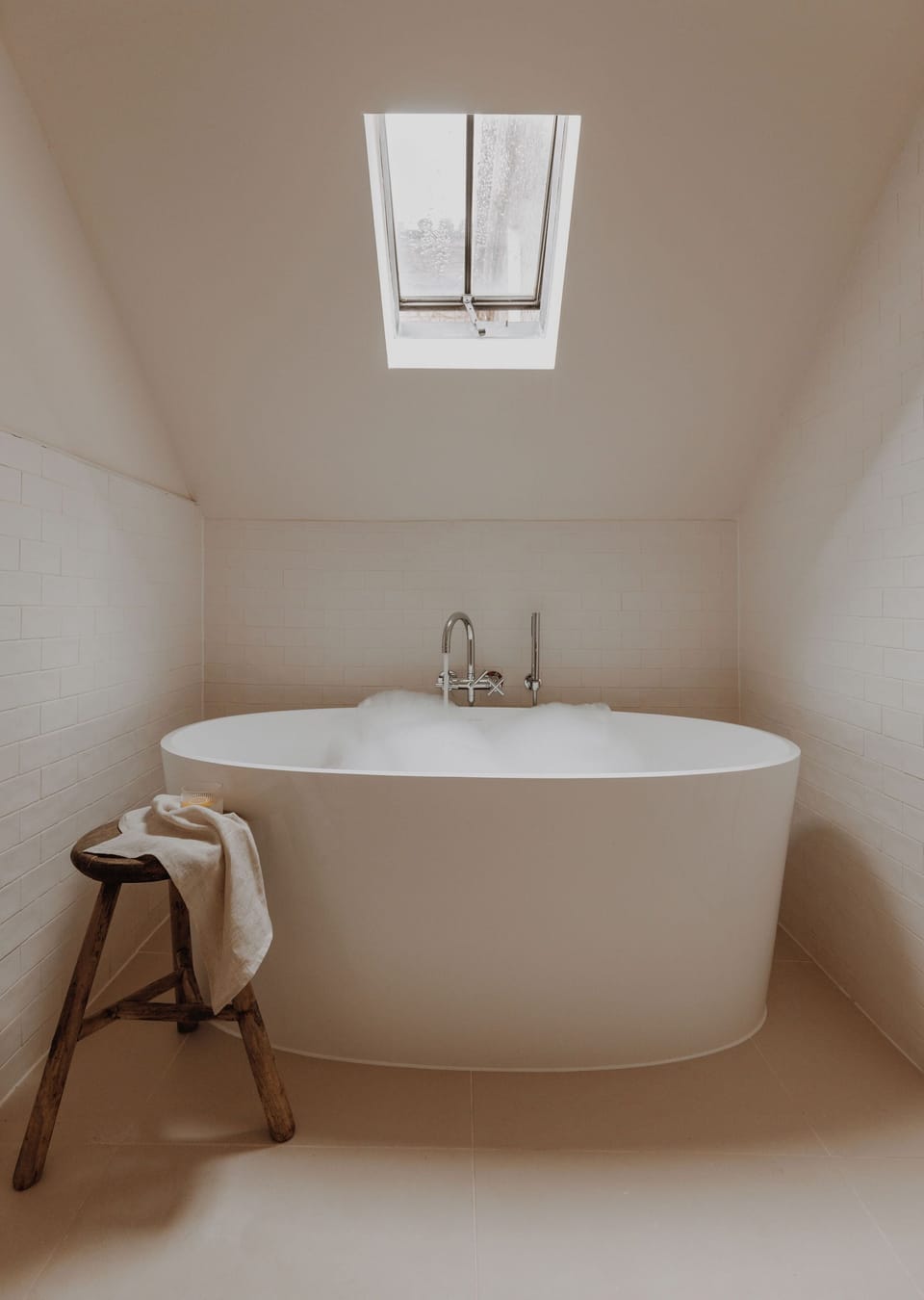 Room (Large Guest Room) | Bathroom | Designer toiletries, hair dryer, bathrobes, slippers