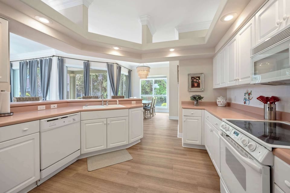 House, Multiple Beds, Patio, Garden View (Vintage Blue) | Private kitchen | Fridge, microwave, oven, stovetop