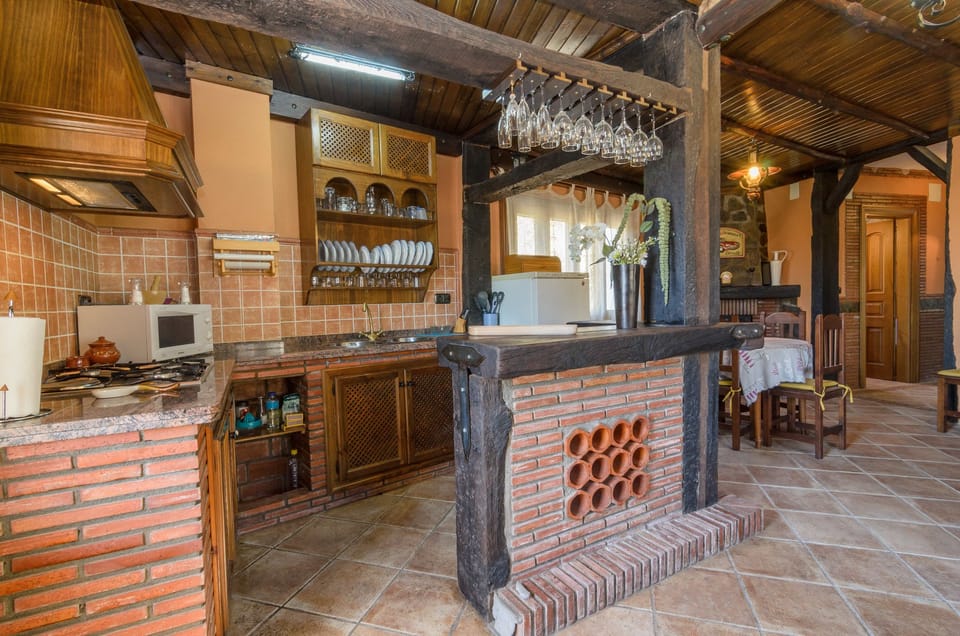 Apartment, 2 Bedrooms, Terrace, Mountain View | Living room | TV, fireplace