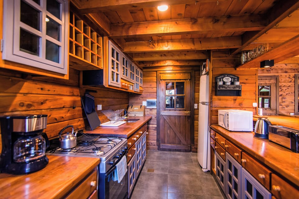 House, 4 Bedrooms, Patio, Mountain View | Private kitchen | Full-size fridge, microwave, oven, stovetop