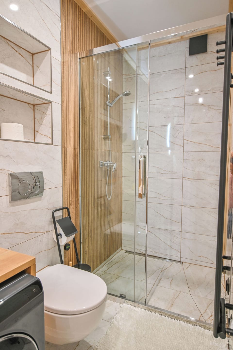 Deluxe Apartment, Non Smoking, City View | Bathroom | Shower