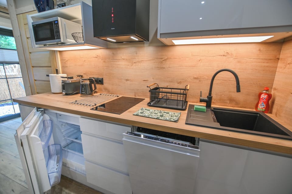 Deluxe Apartment, Non Smoking, City View | Private kitchenette